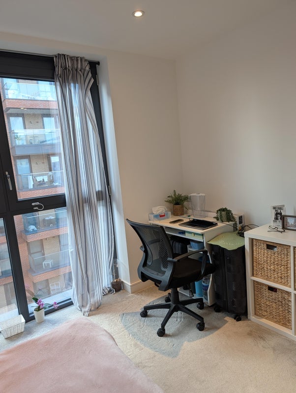 Room South Way in Greater London