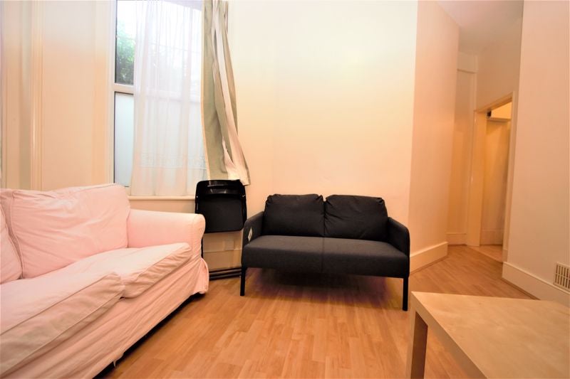 Flat Wightman Road in Greater London