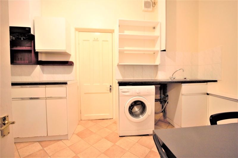 Flat Wightman Road in Greater London