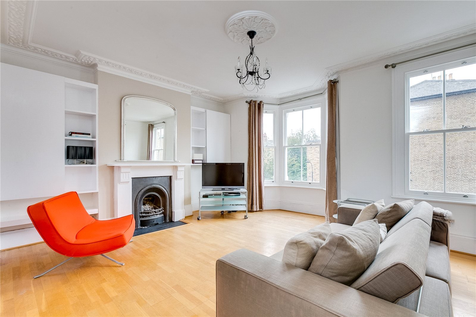 Flat Goodwin Road in Greater London