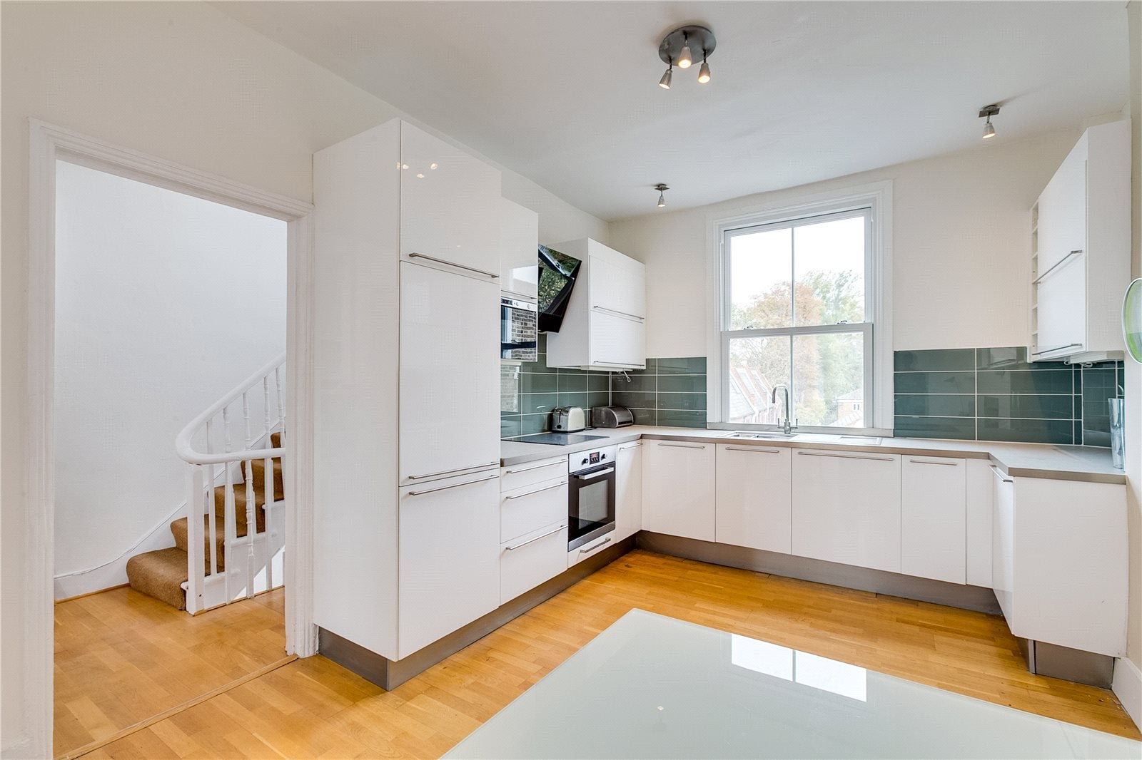 Flat Goodwin Road in Greater London