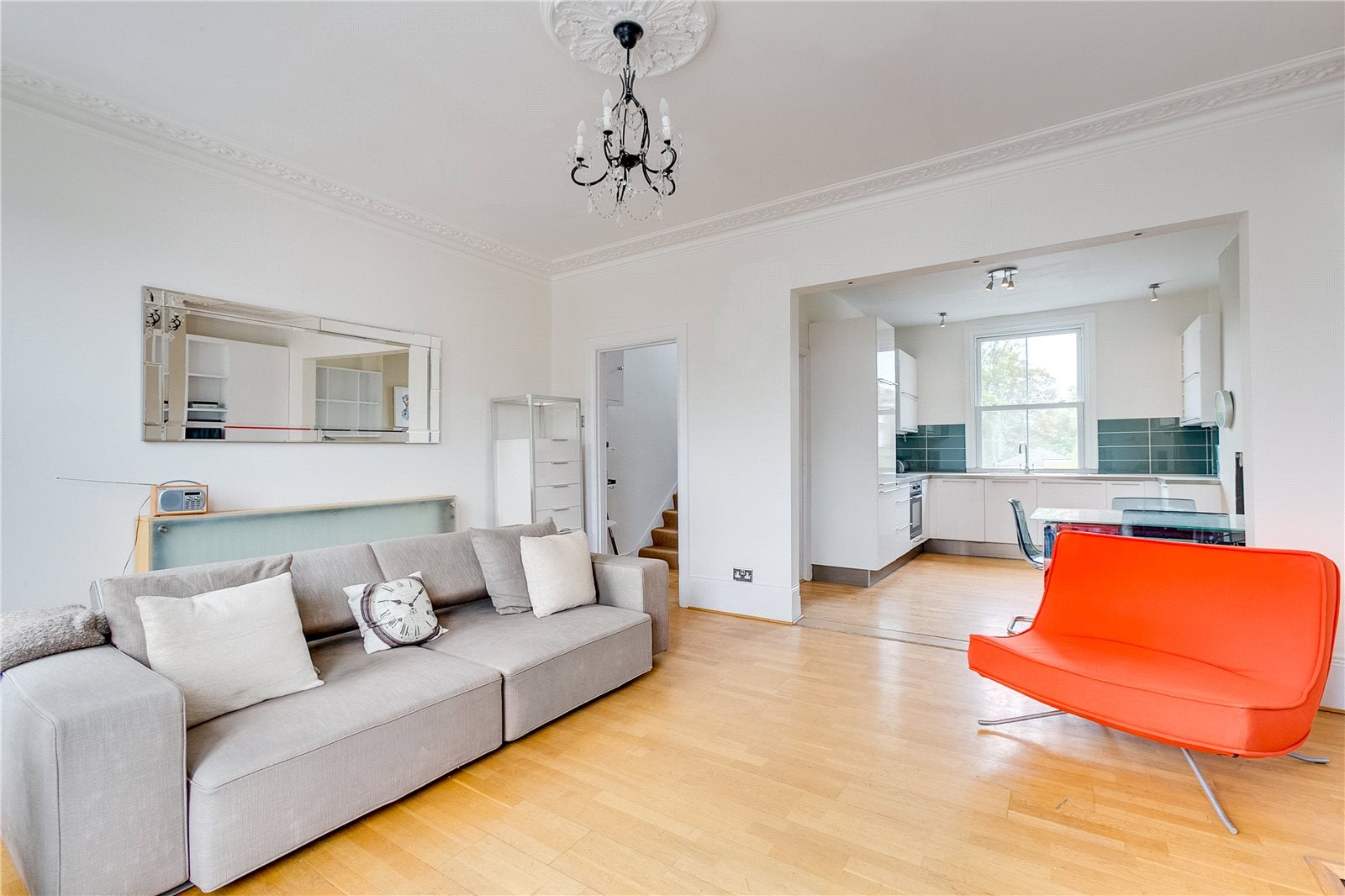 Flat Goodwin Road in Greater London
