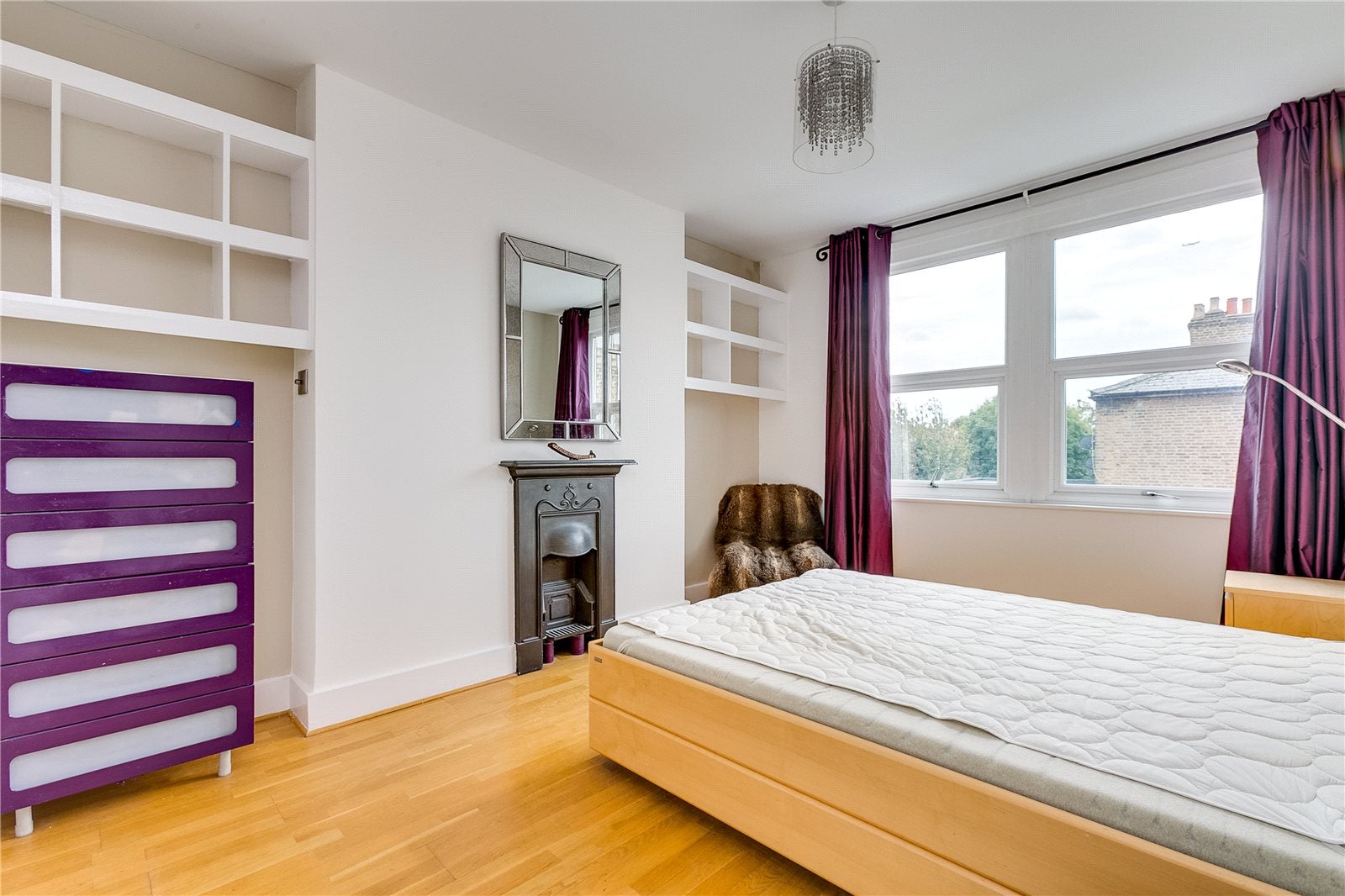 Flat Goodwin Road in Greater London