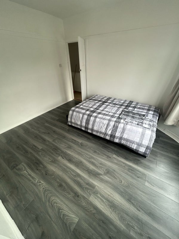 Room St. Olave's Walk in Greater London