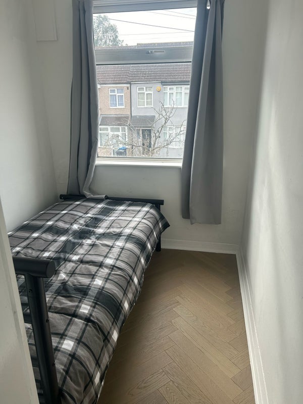 Room St. Olave's Walk in Greater London