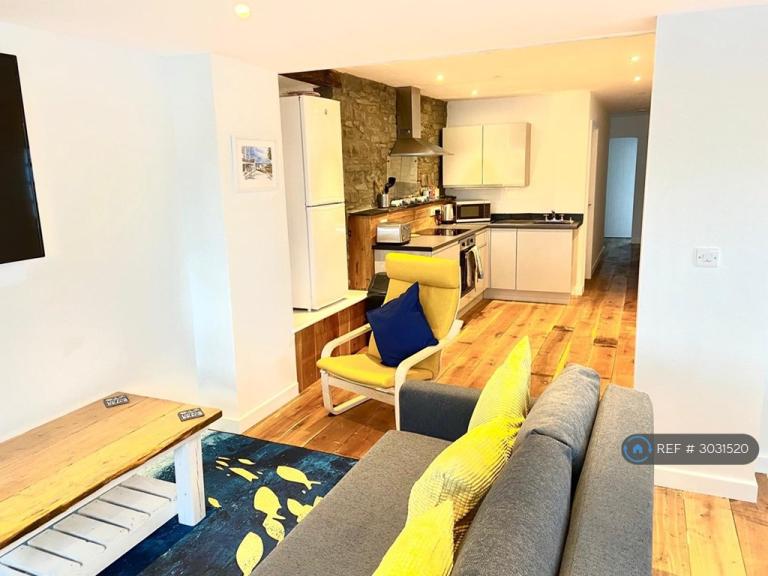 Flat South John Street in New Quay