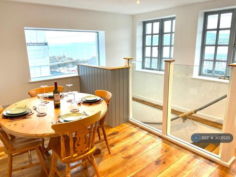 Flat South John Street in New Quay