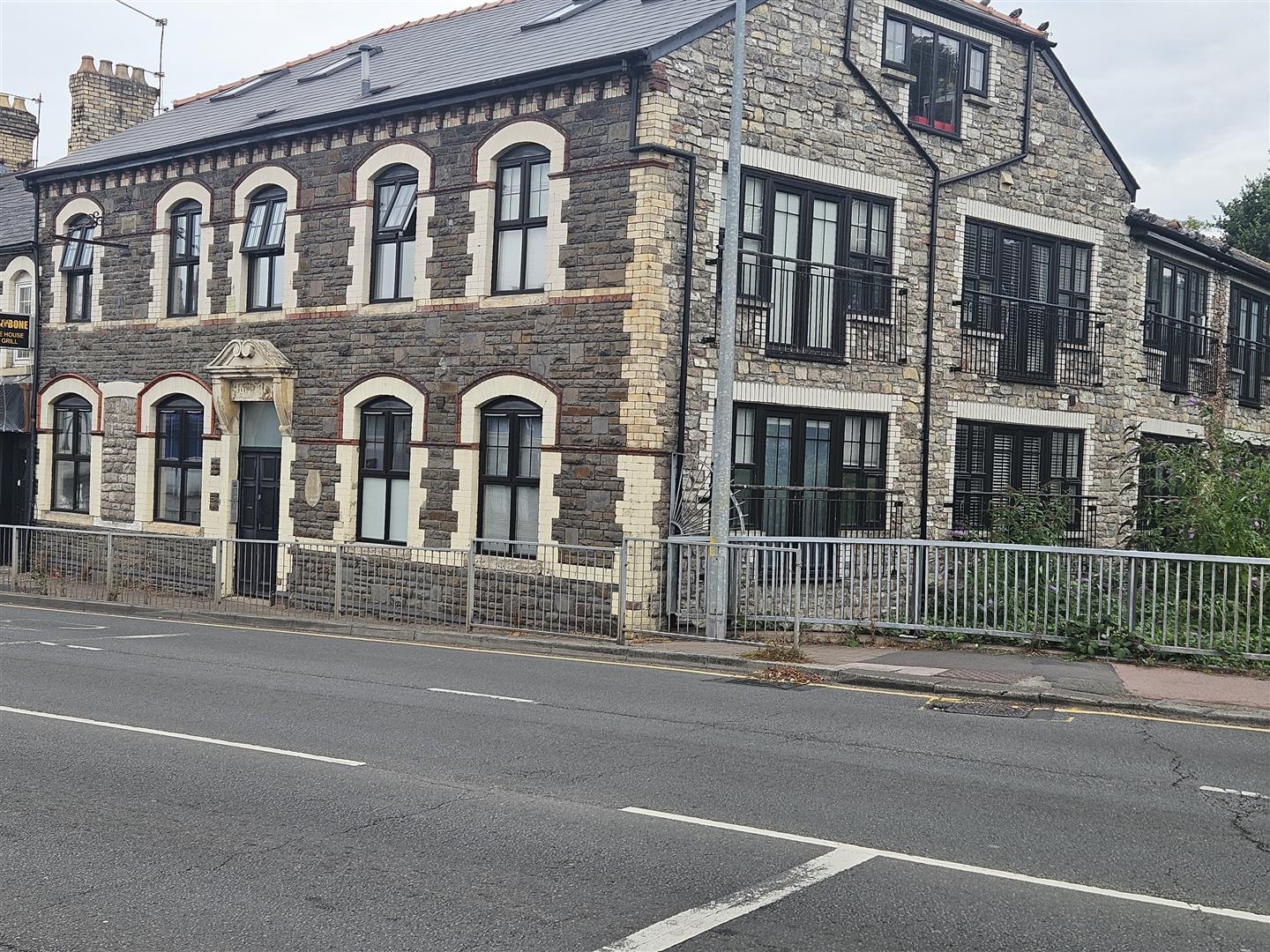 Flat Cowbridge Road East in Cardiff
