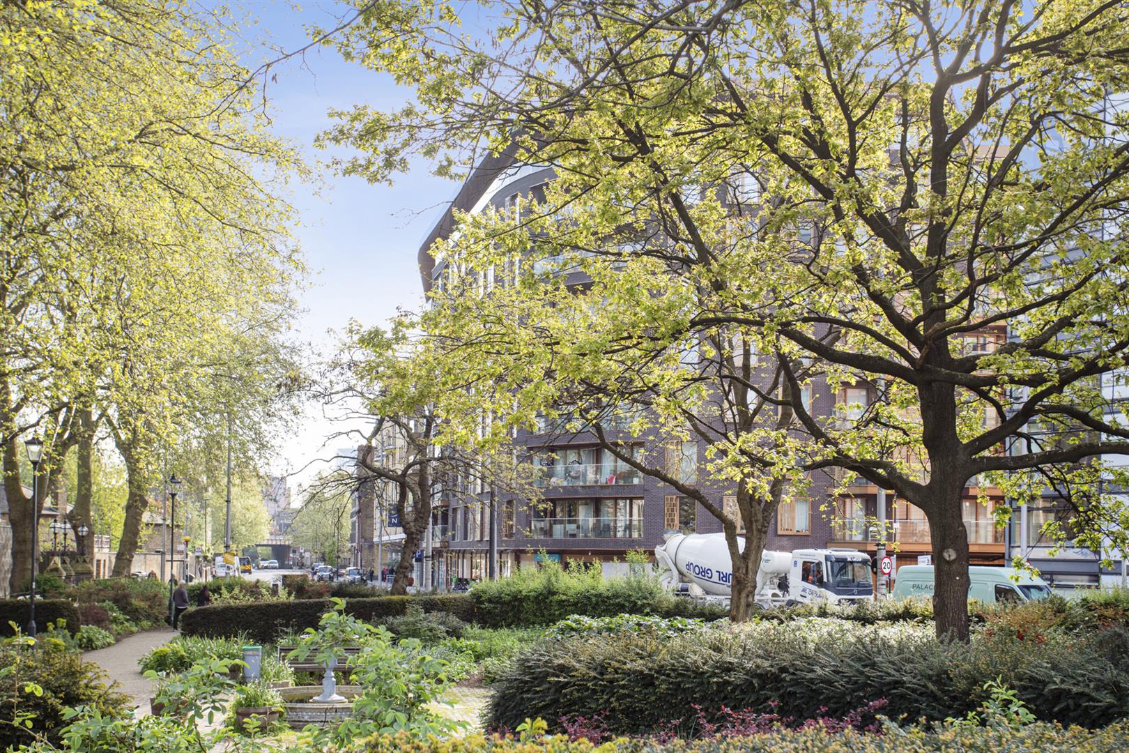 Flat Albert Embankment in Greater London