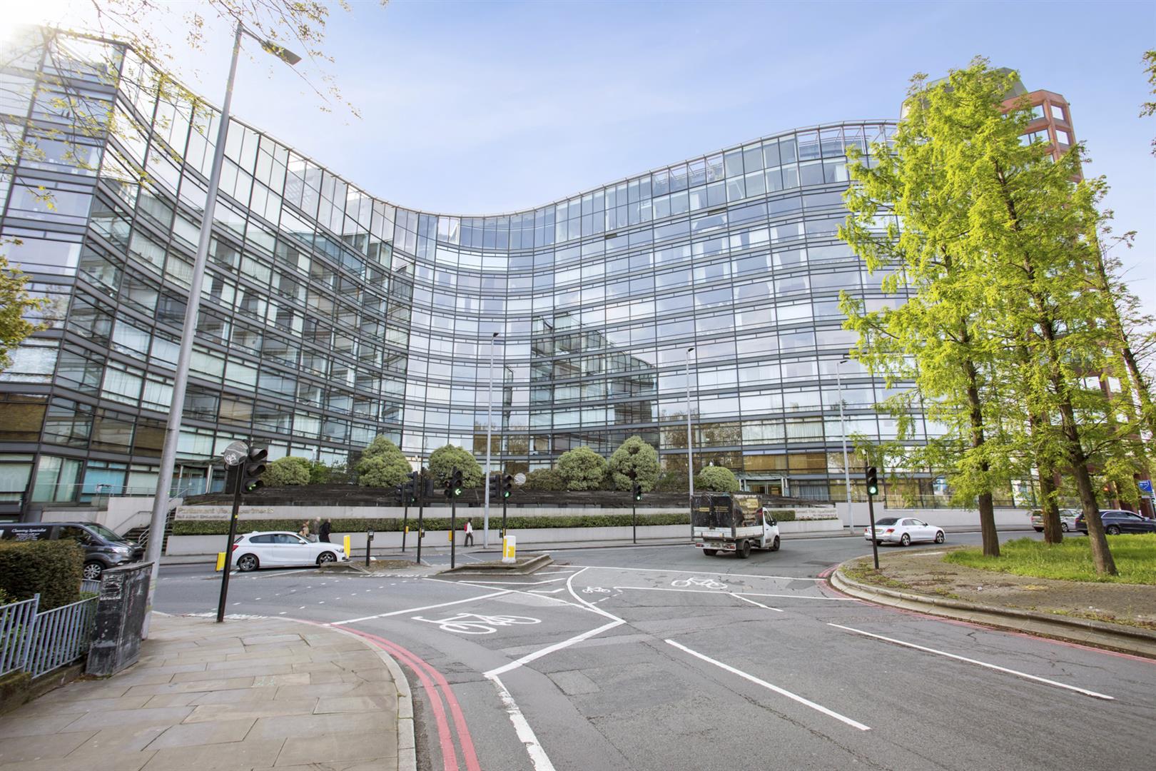 Flat Albert Embankment in Greater London