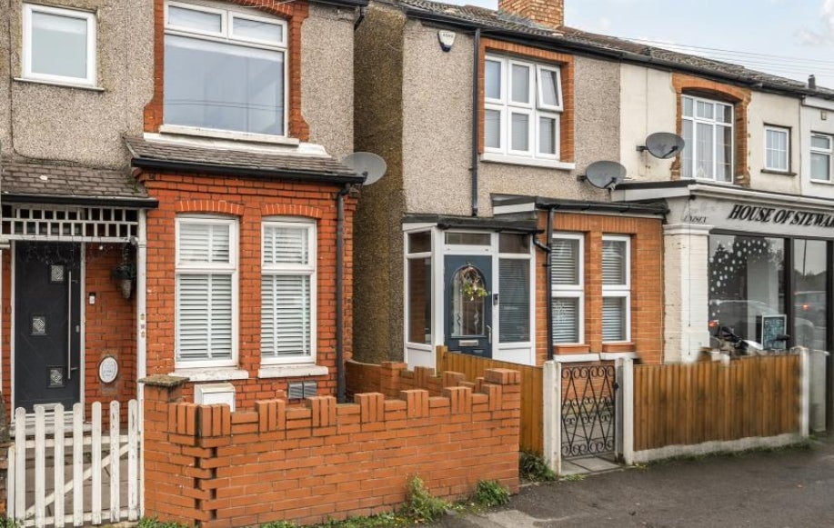 House Windmill Road in Sunbury-on-Thames