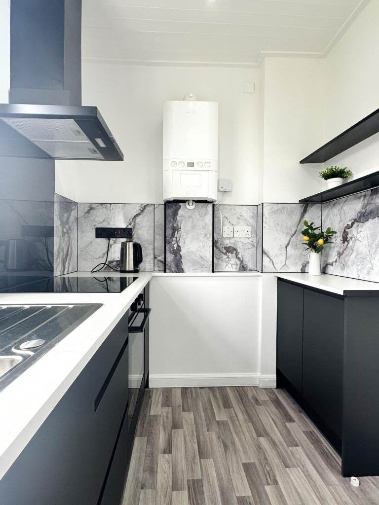 Flat Stenhouse Crescent in City of Edinburgh