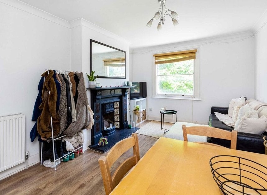 Flat Fulham Palace Road in Greater London