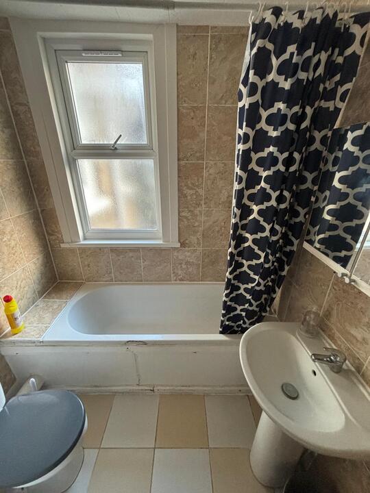 Room Fairland Road in London