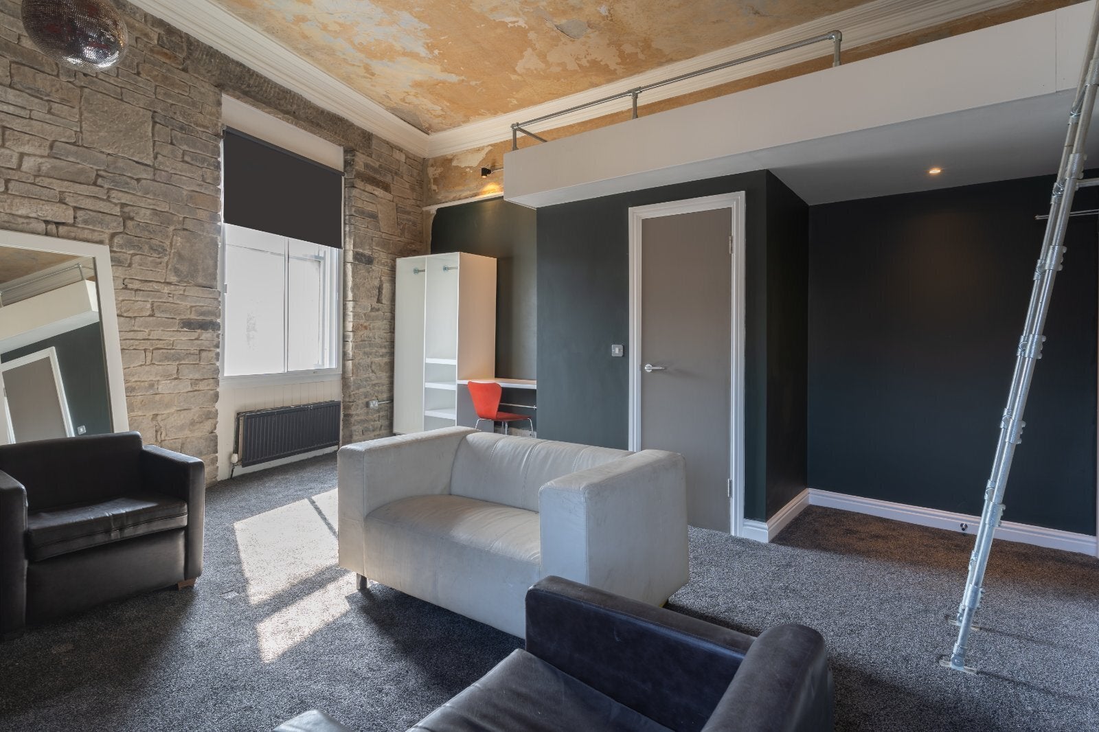 Room Queensgate in Kirklees