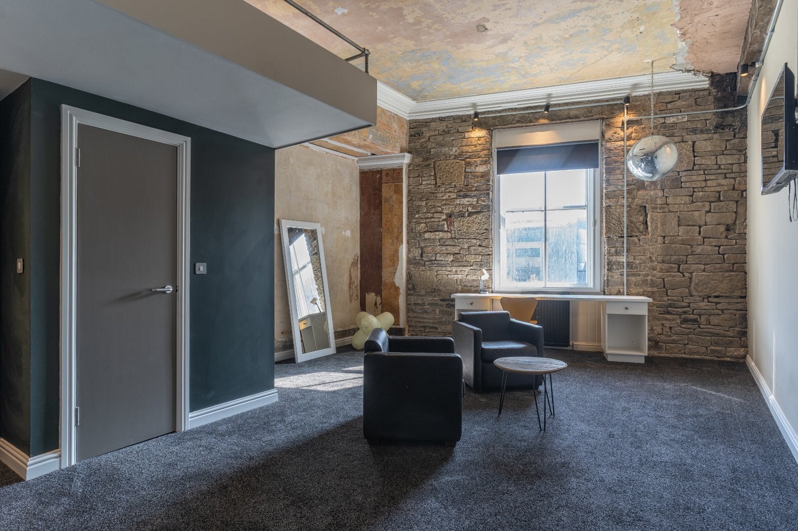 Room Queensgate in Kirklees