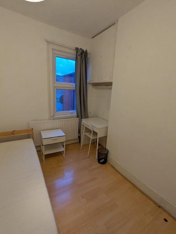 Room Langham Road in Greater London