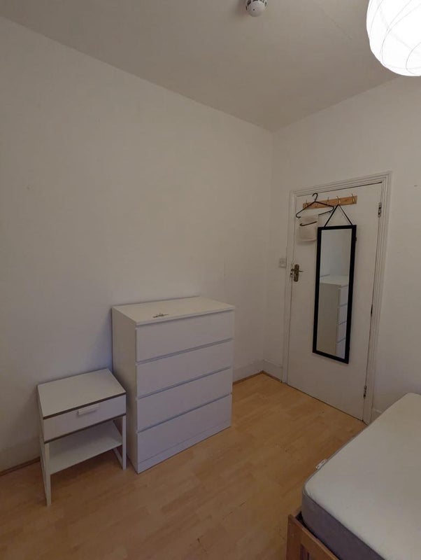 Room Langham Road in Greater London