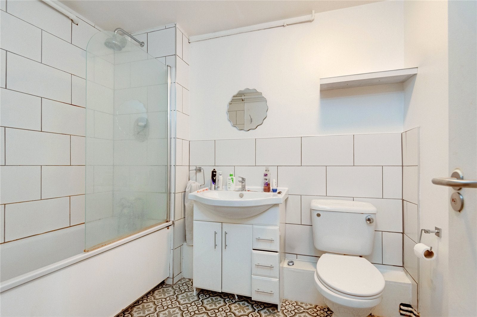 Flat Wakeham Street in Greater London