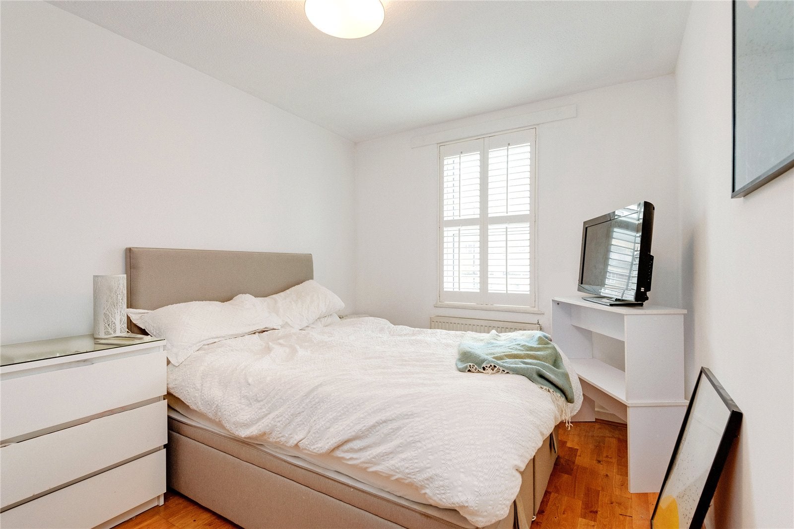 Flat Wakeham Street in Greater London