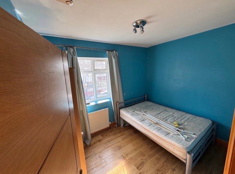 Room Onra Road in Greater London