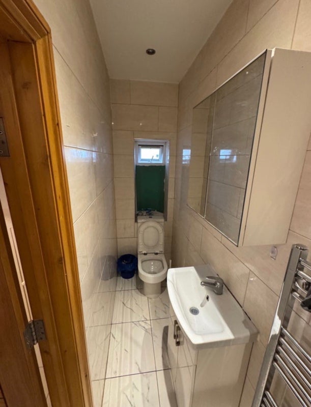 Room Onra Road in Greater London