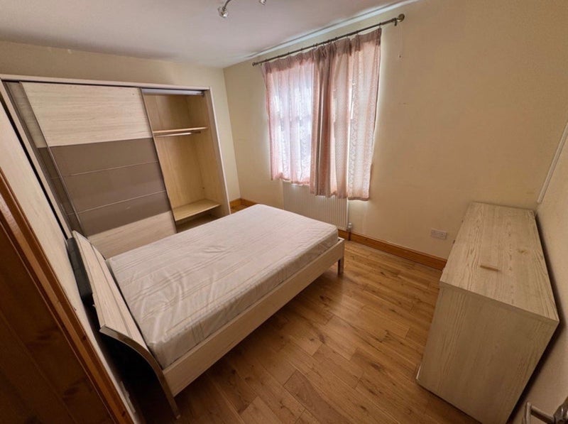 Room Onra Road in Greater London