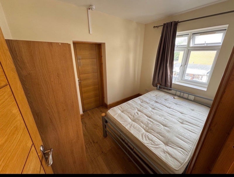 Room Onra Road in Greater London