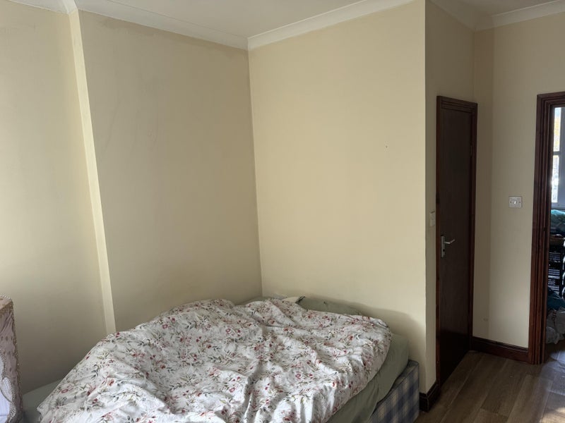 Room Despenser Street in Cardiff