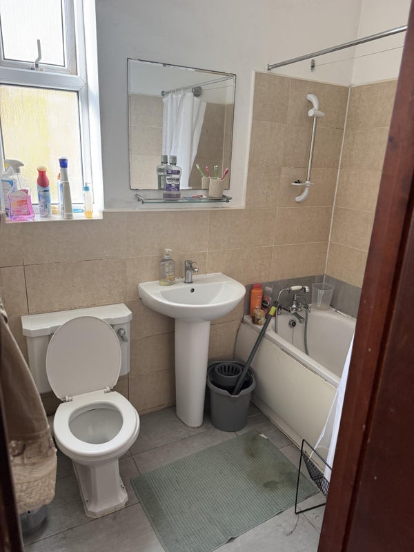 Room Despenser Street in Cardiff