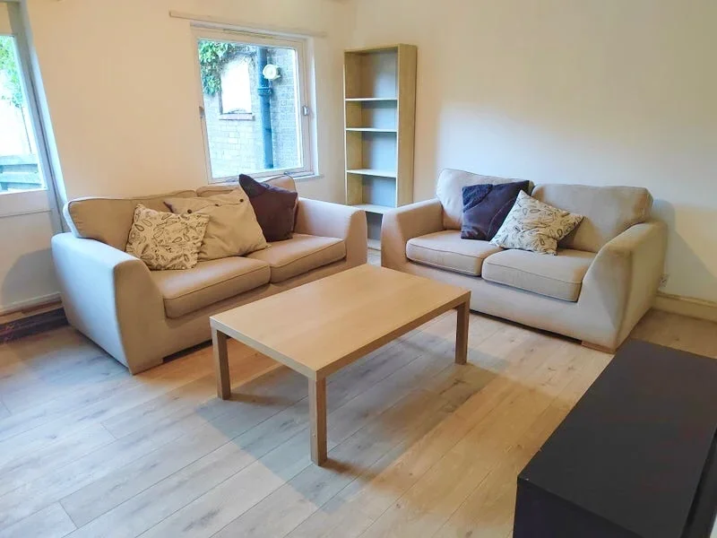 Flat Surrey Row in Greater London