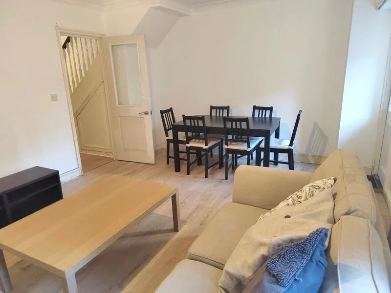 Flat Surrey Row in Greater London