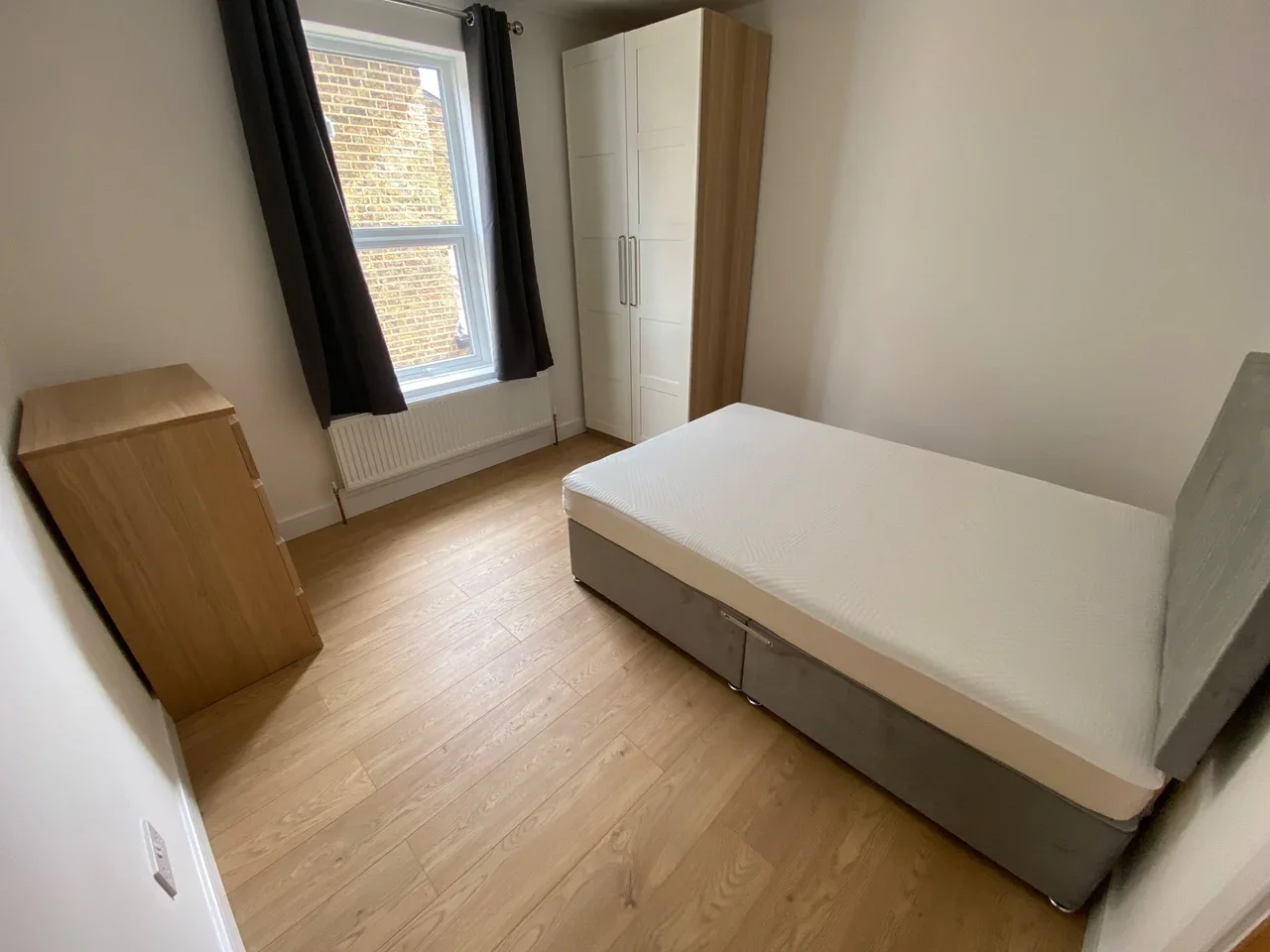 Room Burlington Road in Greater London