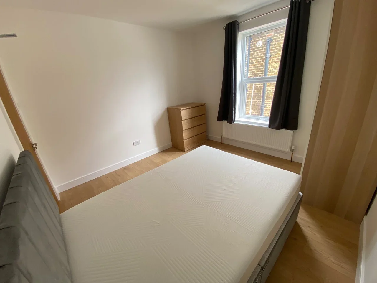 Room Burlington Road in Greater London