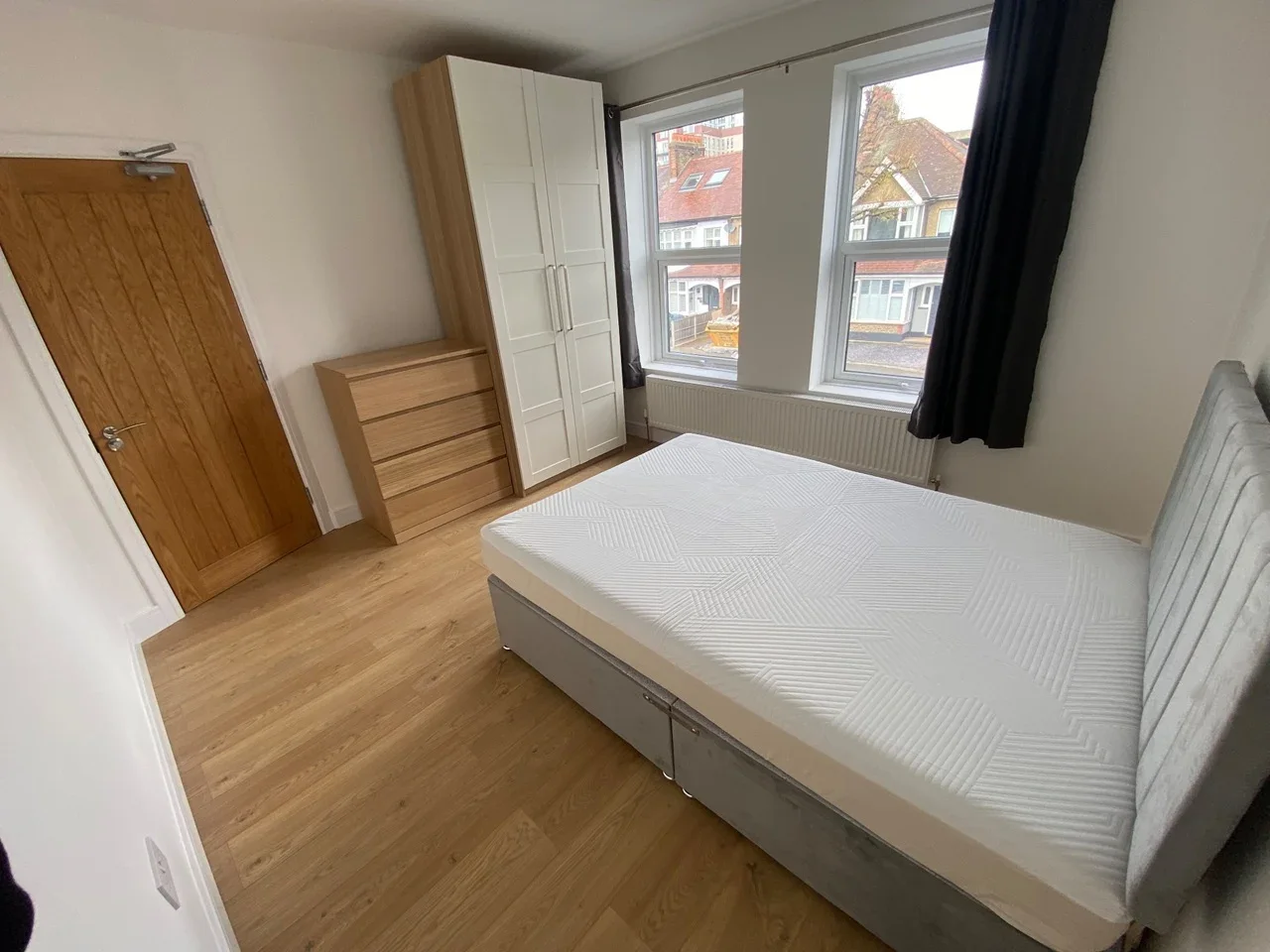 Room Burlington Road in Greater London