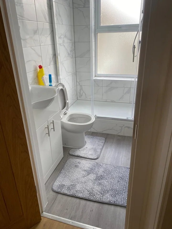 Room Burlington Road in Greater London