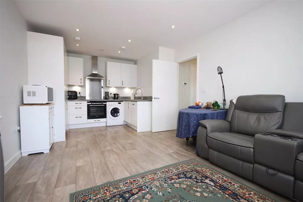 Flat Randalls Road in Mole Valley