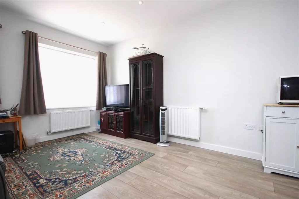 Flat Randalls Road in Mole Valley