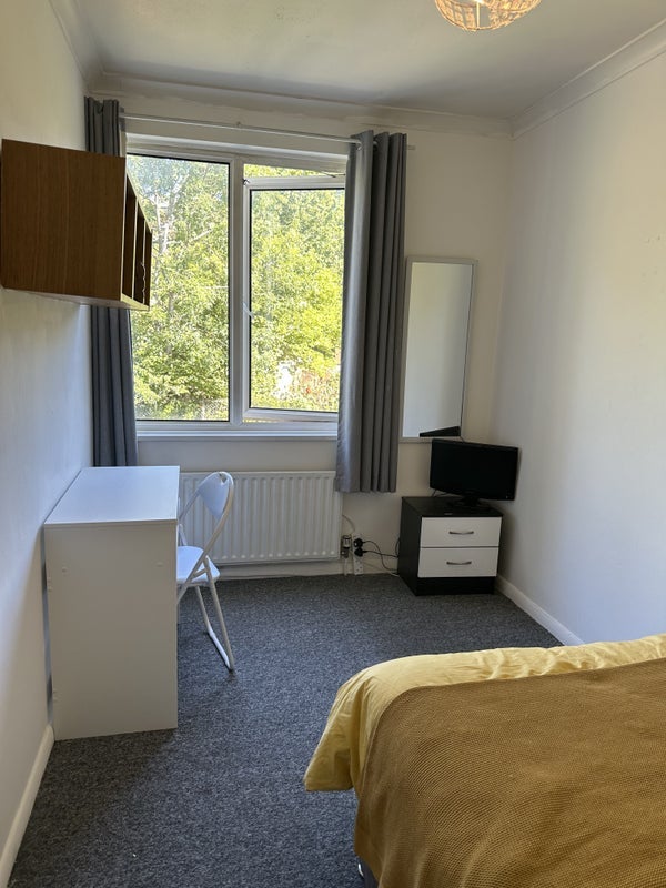 Room Caroline Close in Greater London