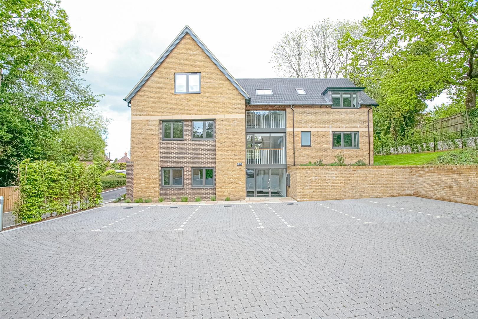 Flat Dean Court Road in Vale of White Horse