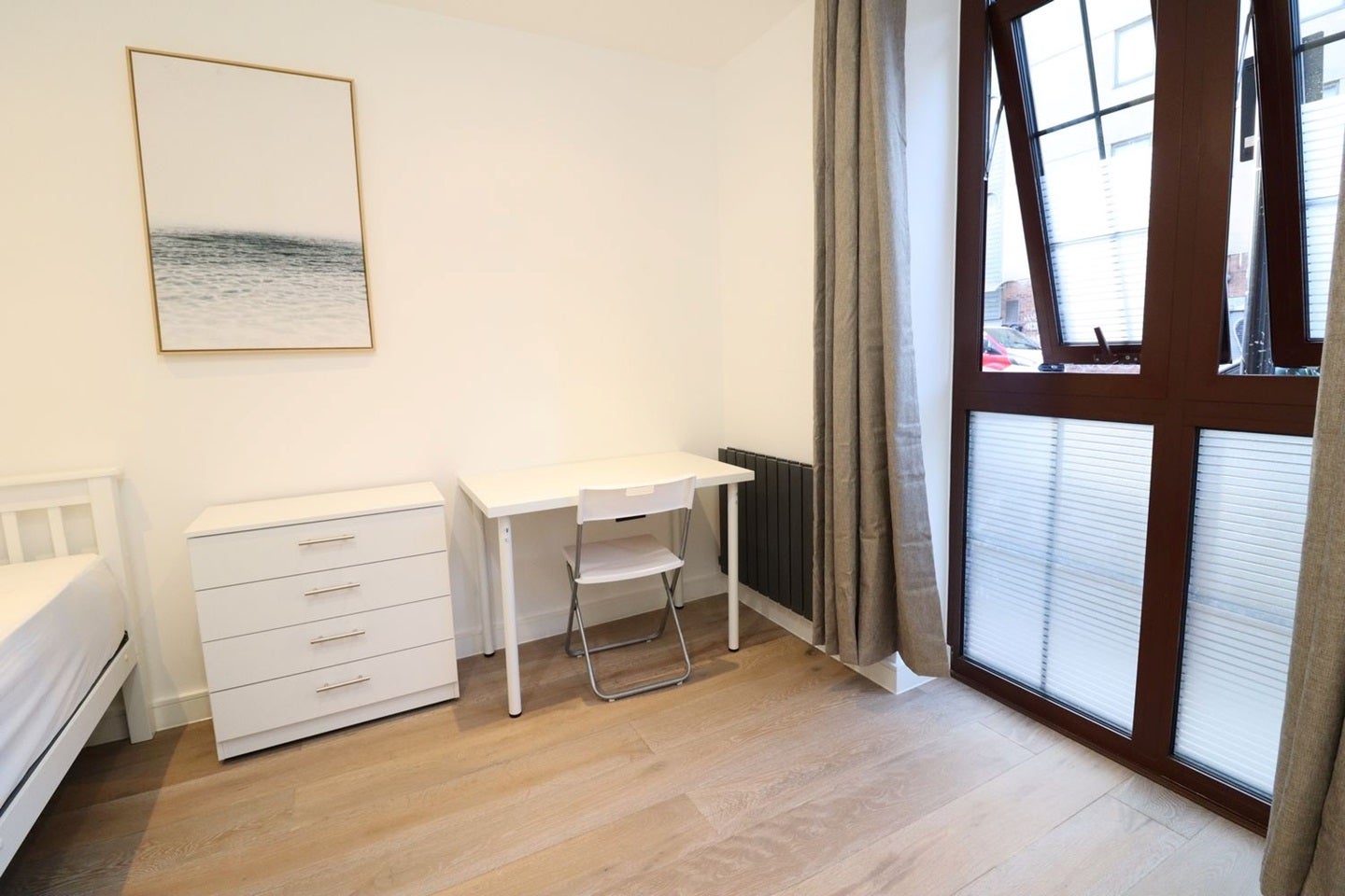Room Alward Street in Greater London