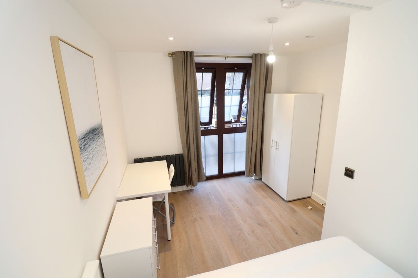 Room Alward Street in Greater London