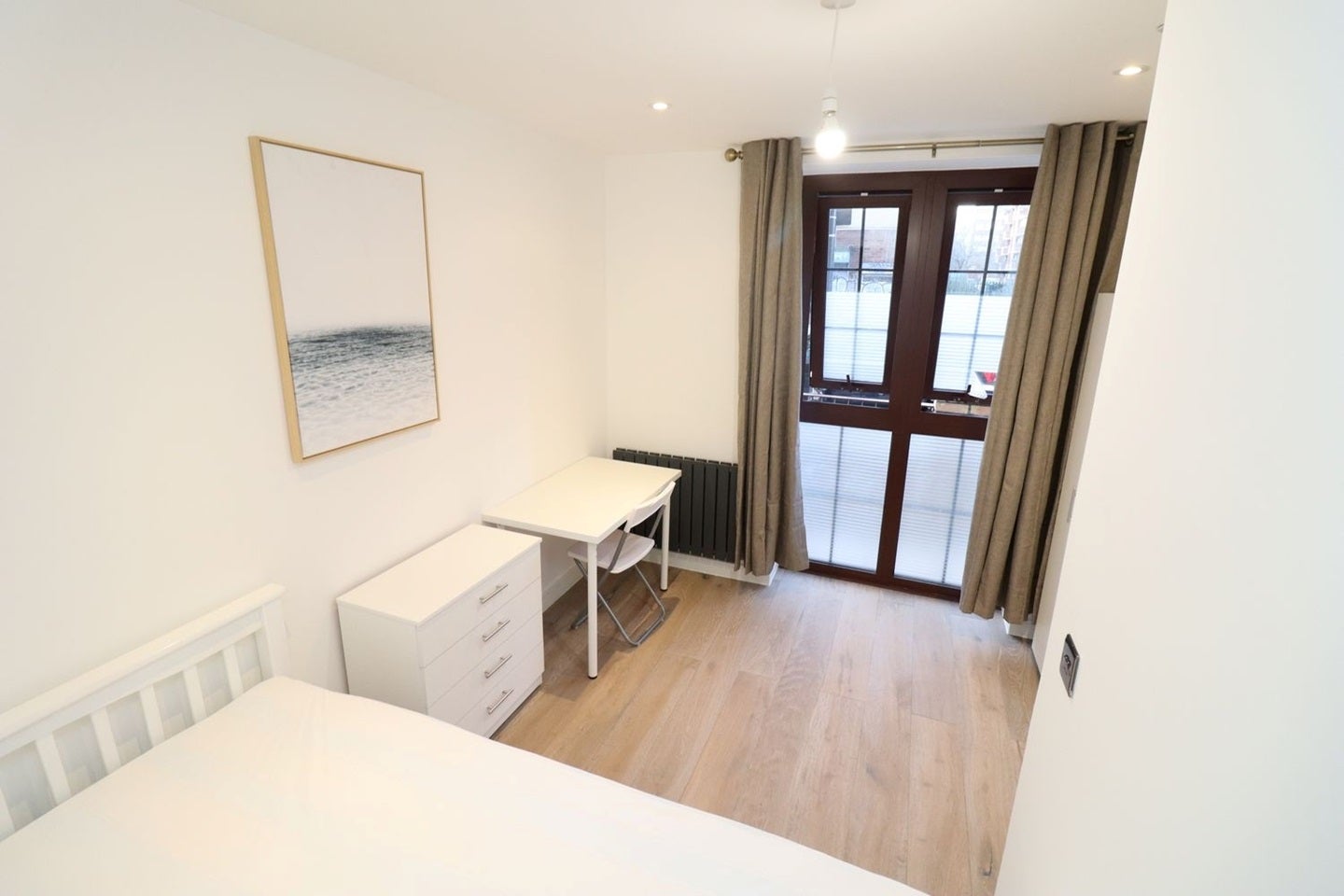 Room Alward Street in Greater London