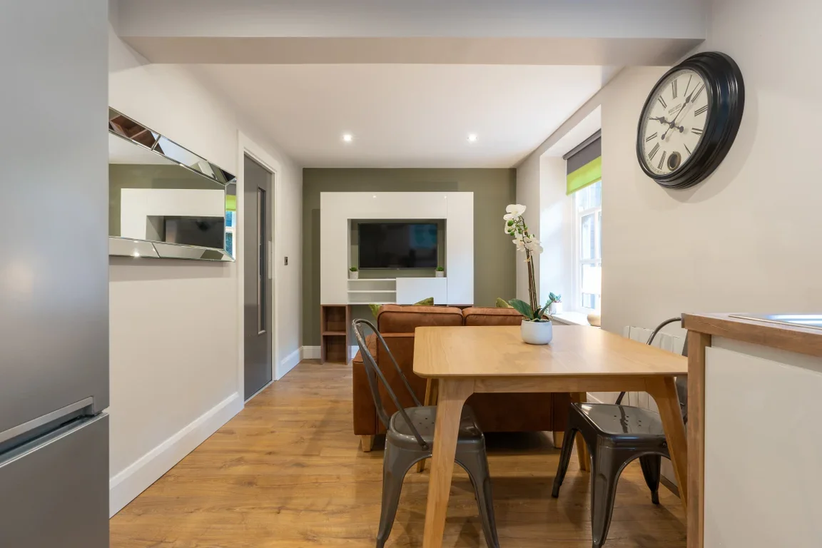 Flat Eskdale Terrace in Newcastle upon Tyne