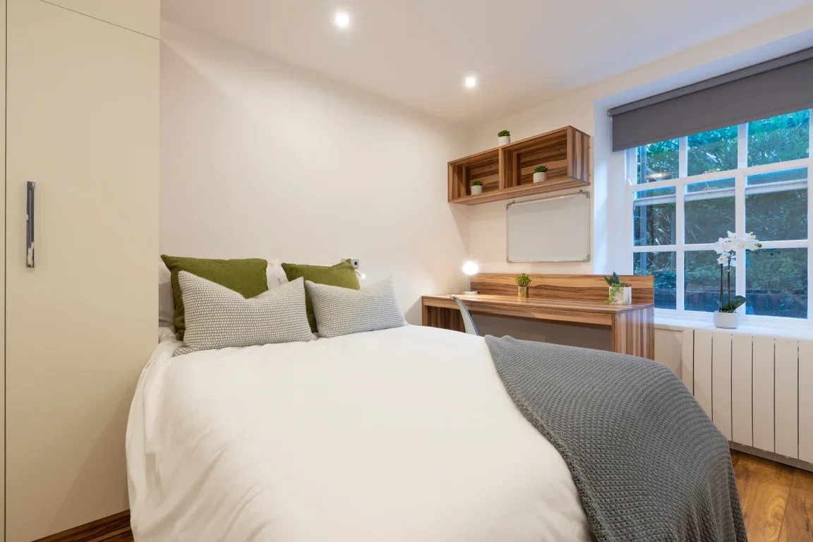 Flat Eskdale Terrace in Newcastle upon Tyne