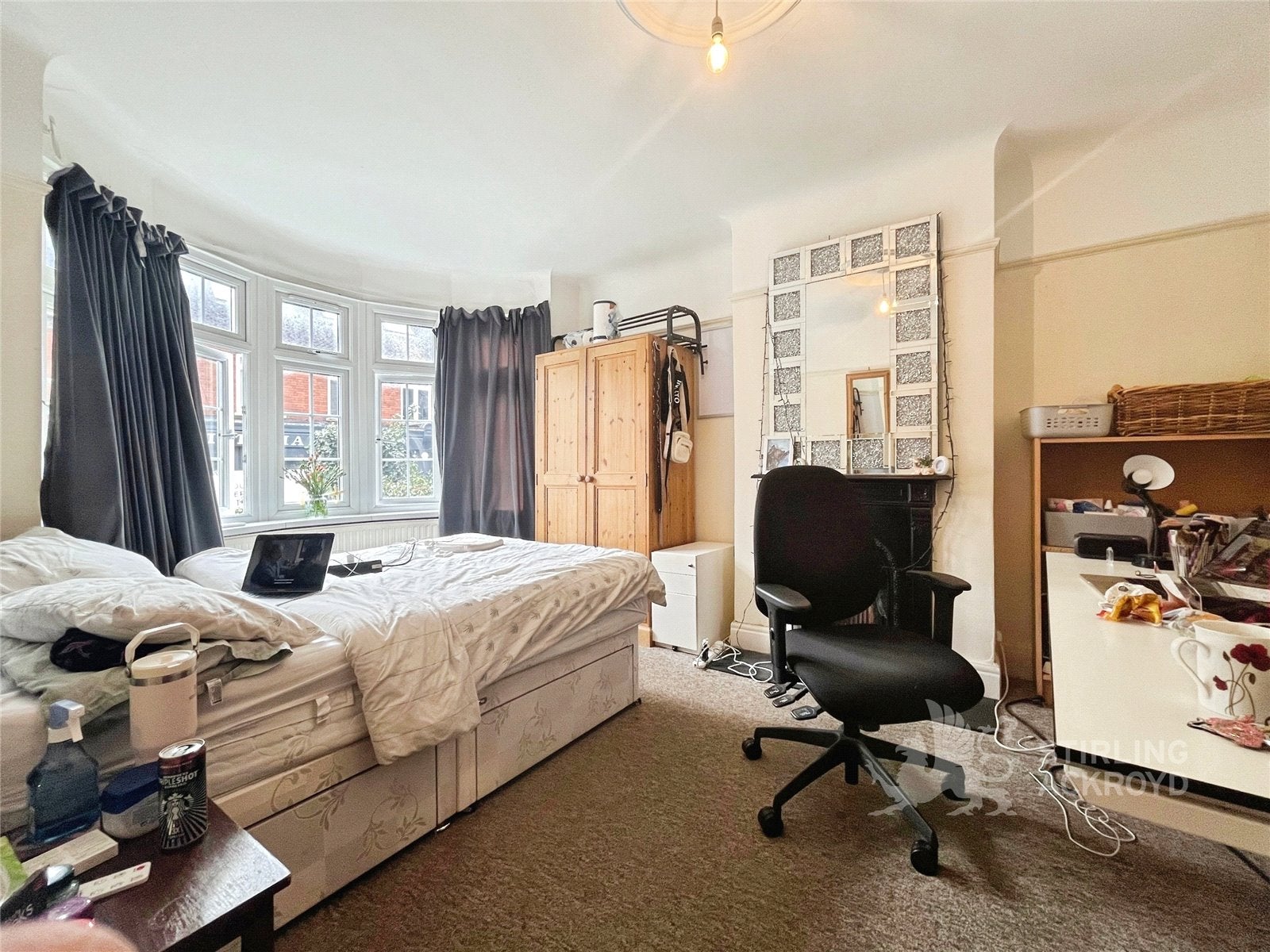 Flat Victoria Street in Borough of Runnymede