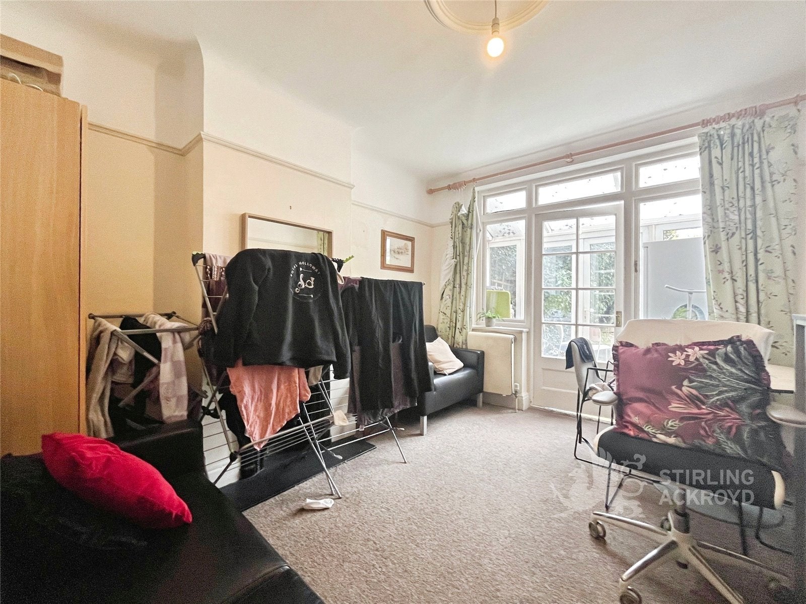 Flat Victoria Street in Borough of Runnymede