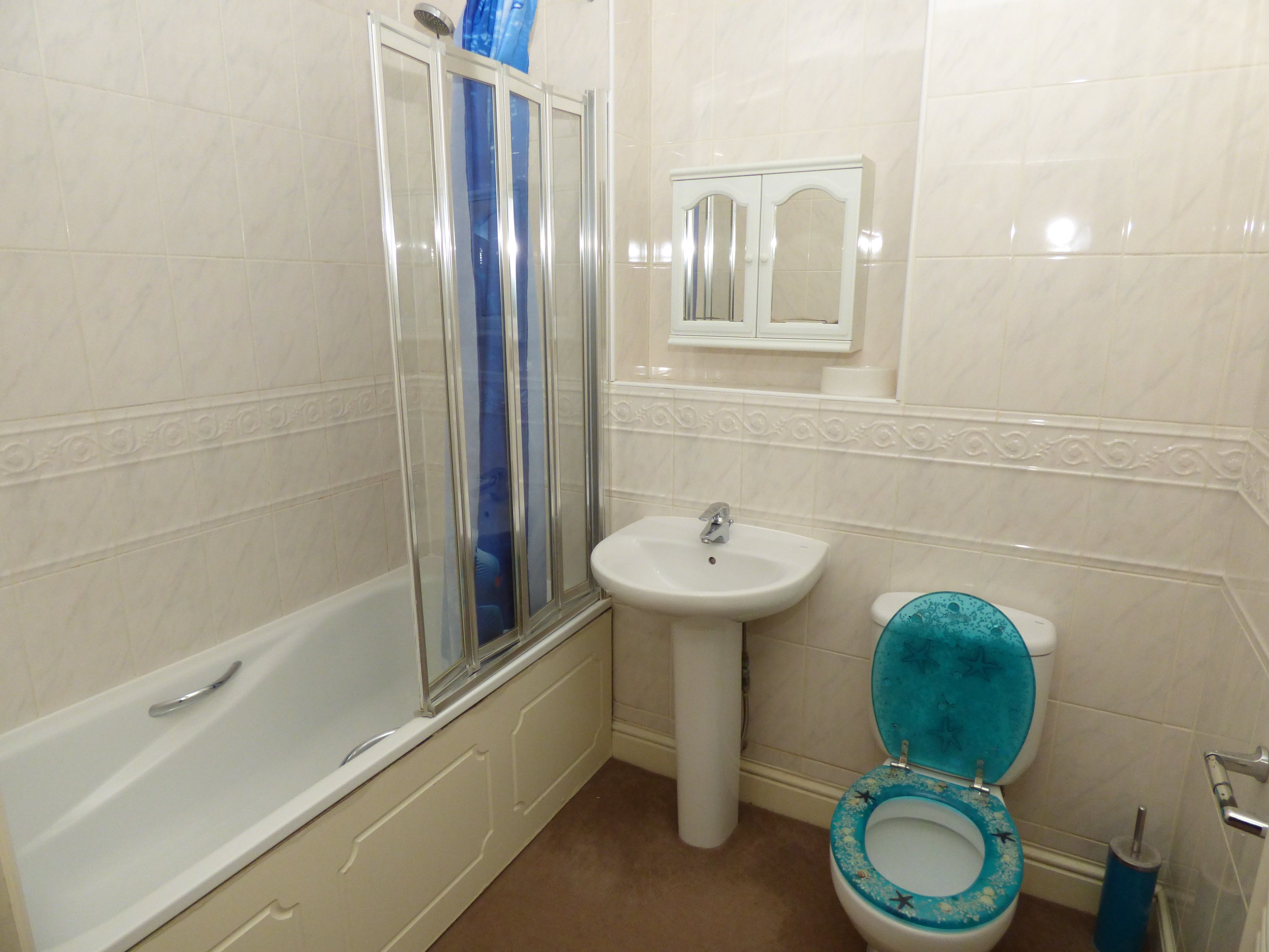 Flat Old School Place in Greater London