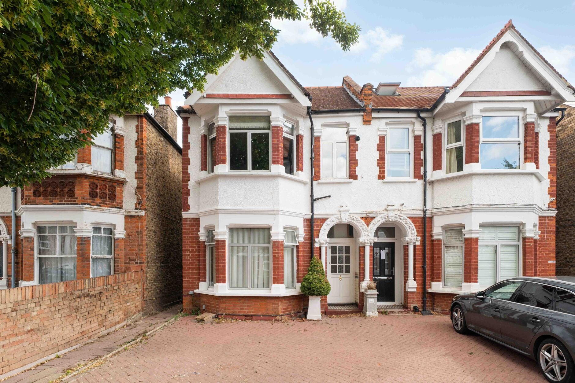 Flat Agnes Road in Greater London