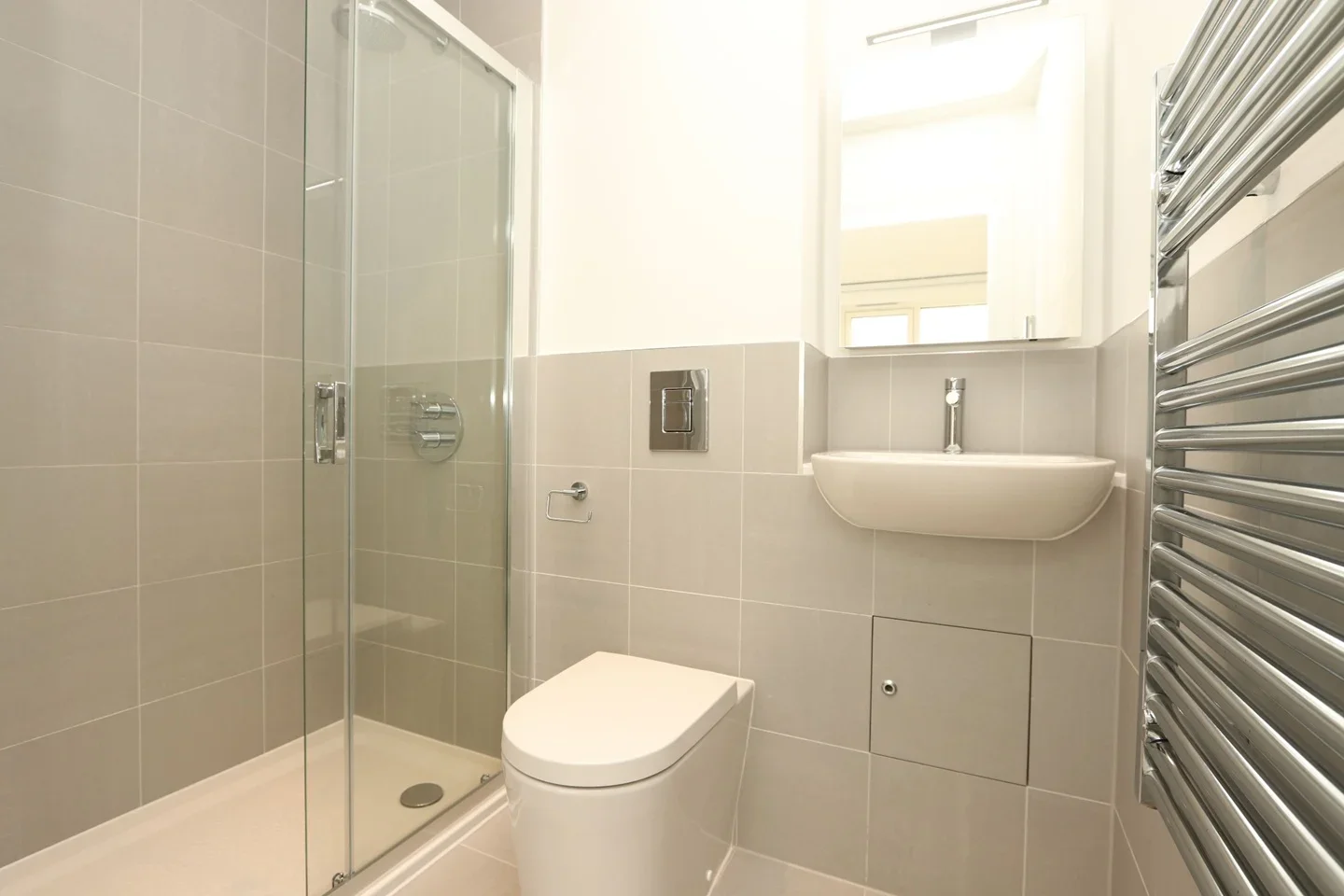 Room Surrey Quays Road in Greater London